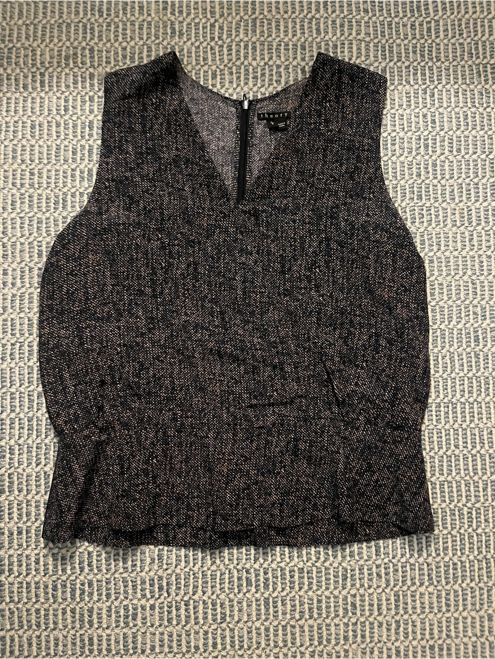 Theory EUC 100% Silk Sleeveless V-Neck Peplum Top in Black Brown Gray Dots Large